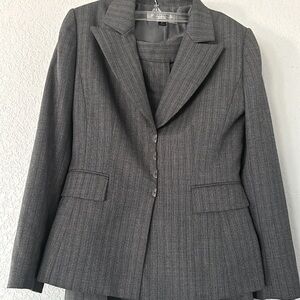 Tahari Arthur S Levine pantsuit